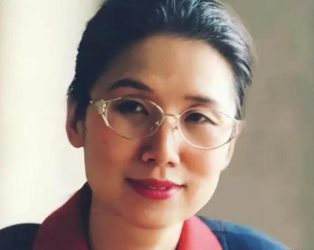 29岁中科院女教授双目失明，丈夫带女儿人间蒸发。她靠摸盲文重返讲台，8年后杀进哈