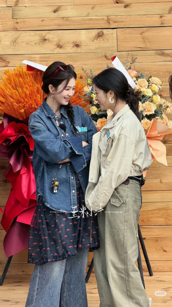 白鹿沈月贴贴白鹿沈月聊啥呢 白鹿沈月聊啥呢！ 