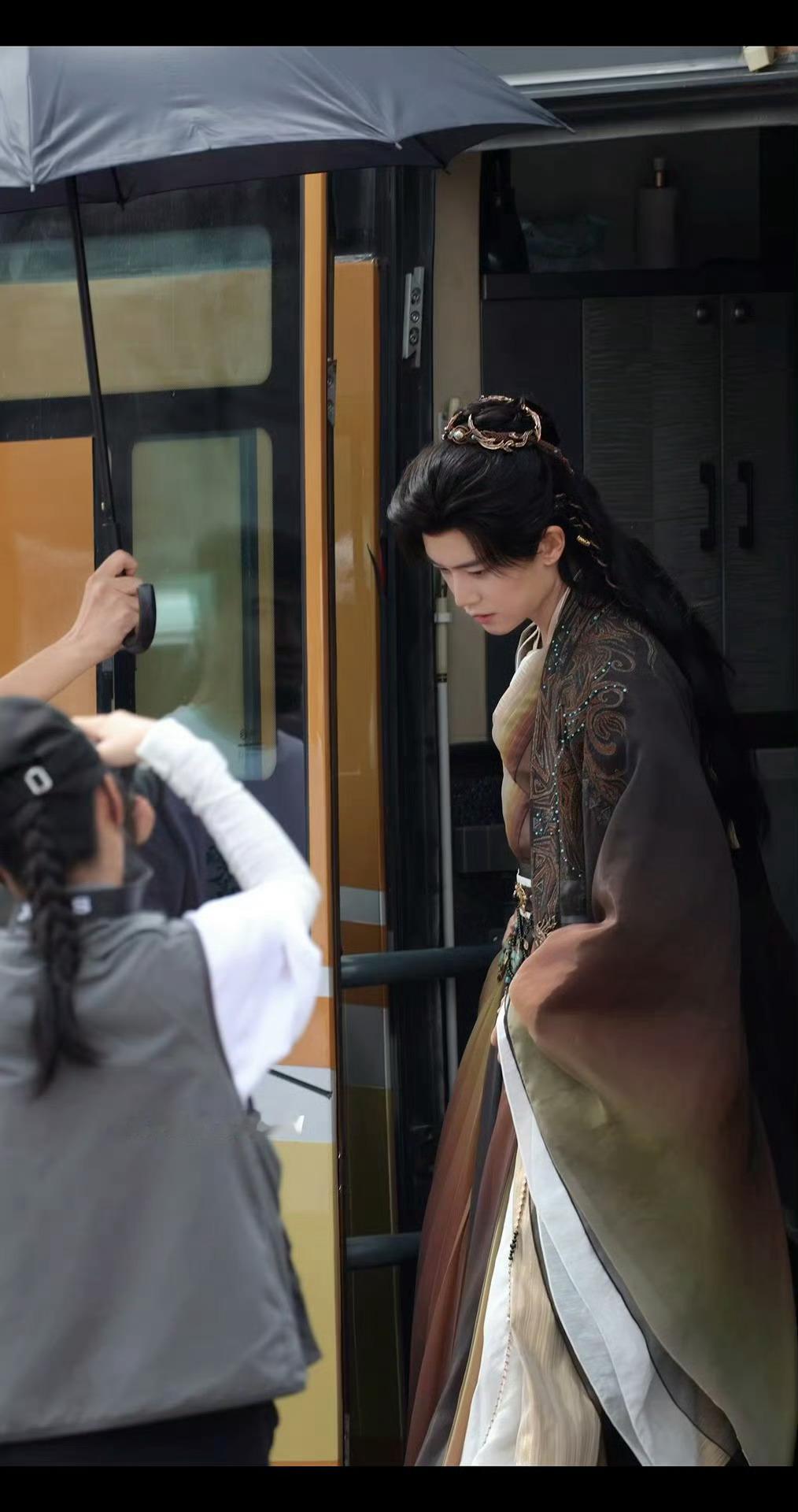 wow！！！卷发陆千乔 任嘉伦《佳偶天成》这个妆造我可太行了[哇] ​​​