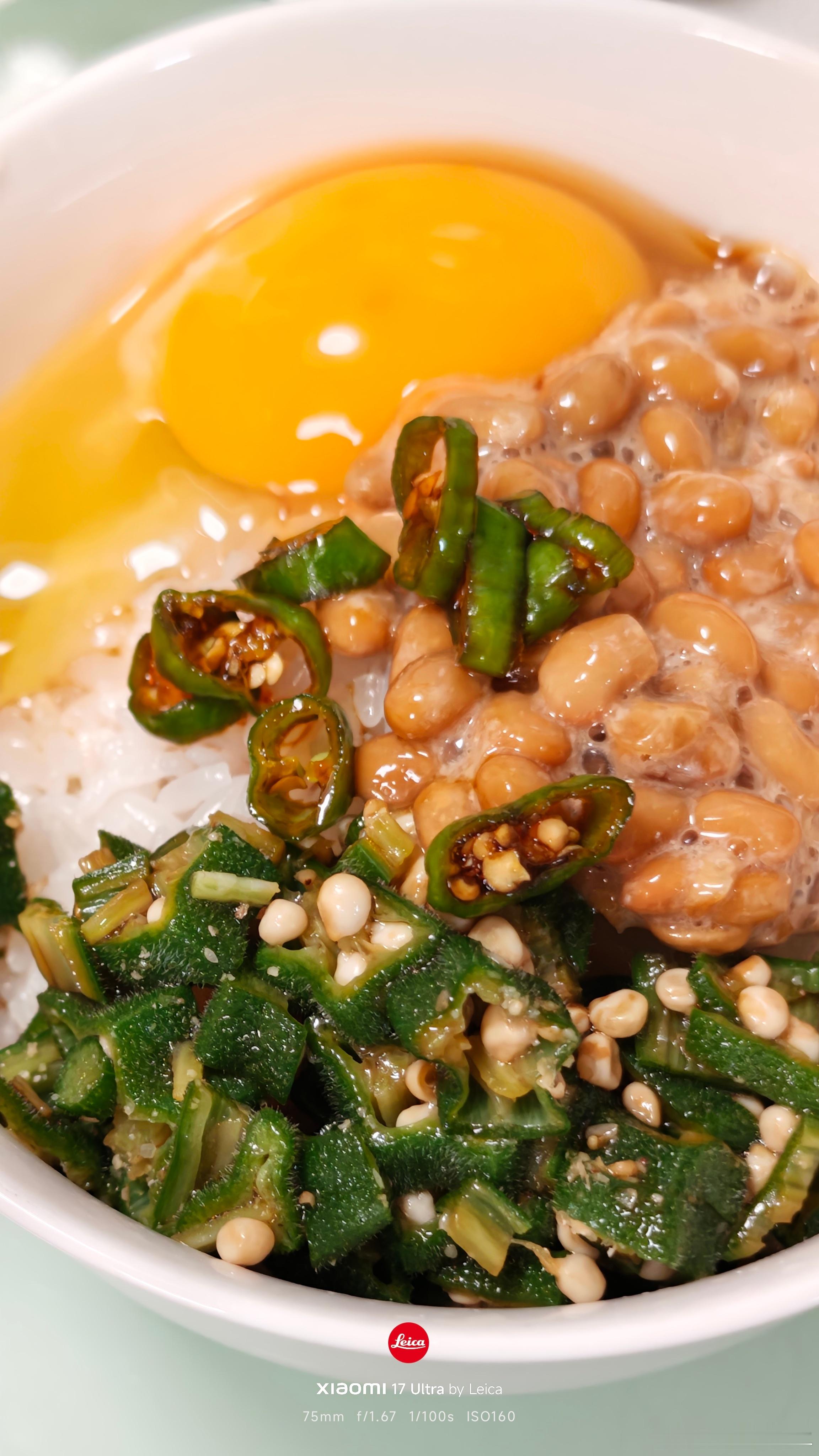 简简单单 吃个晚餐主打绿色清淡风味纳豆+秋葵+生食鸡蛋美食