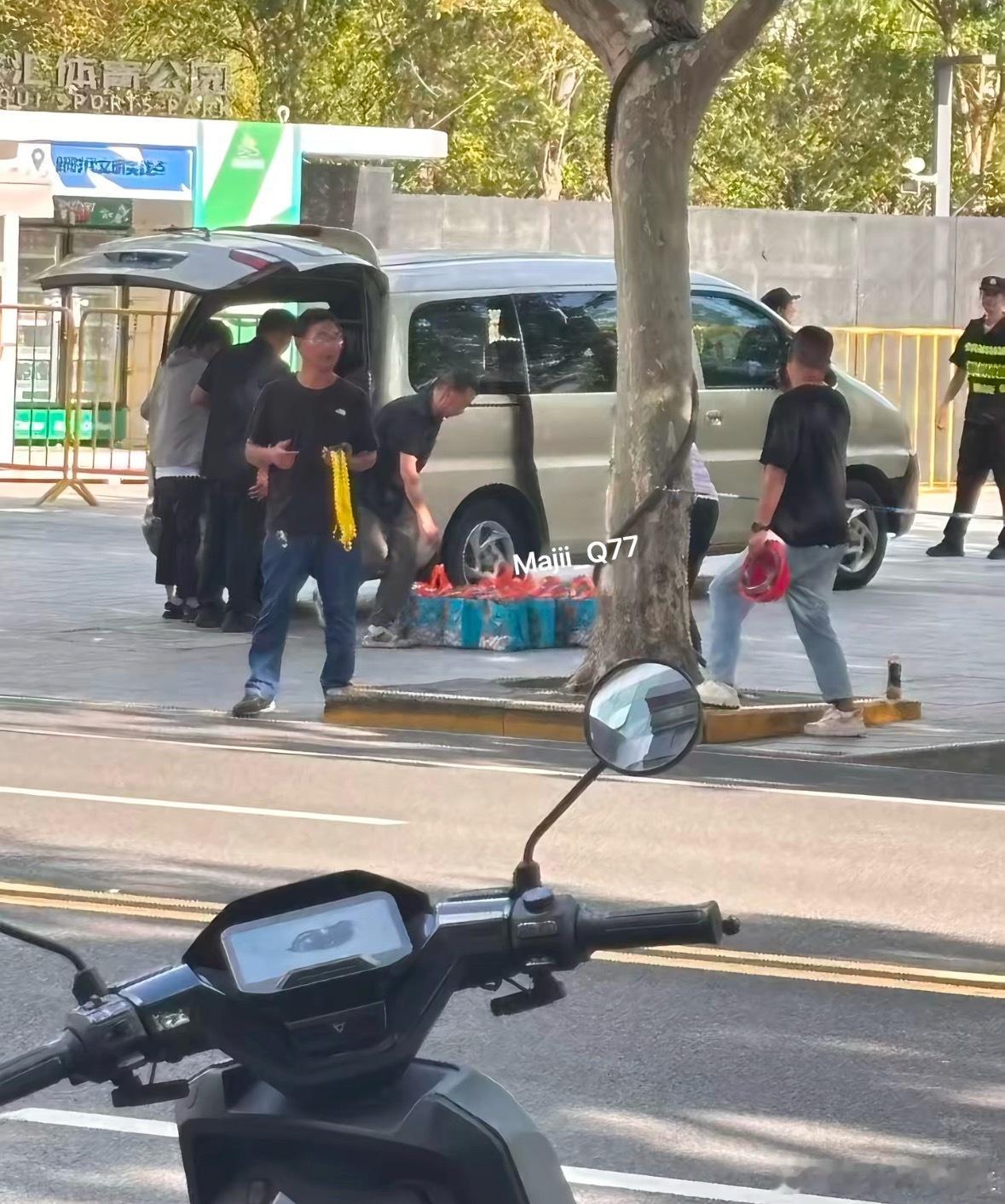 入沪喝蜜雪冰城时代少年团好样的 ​​​