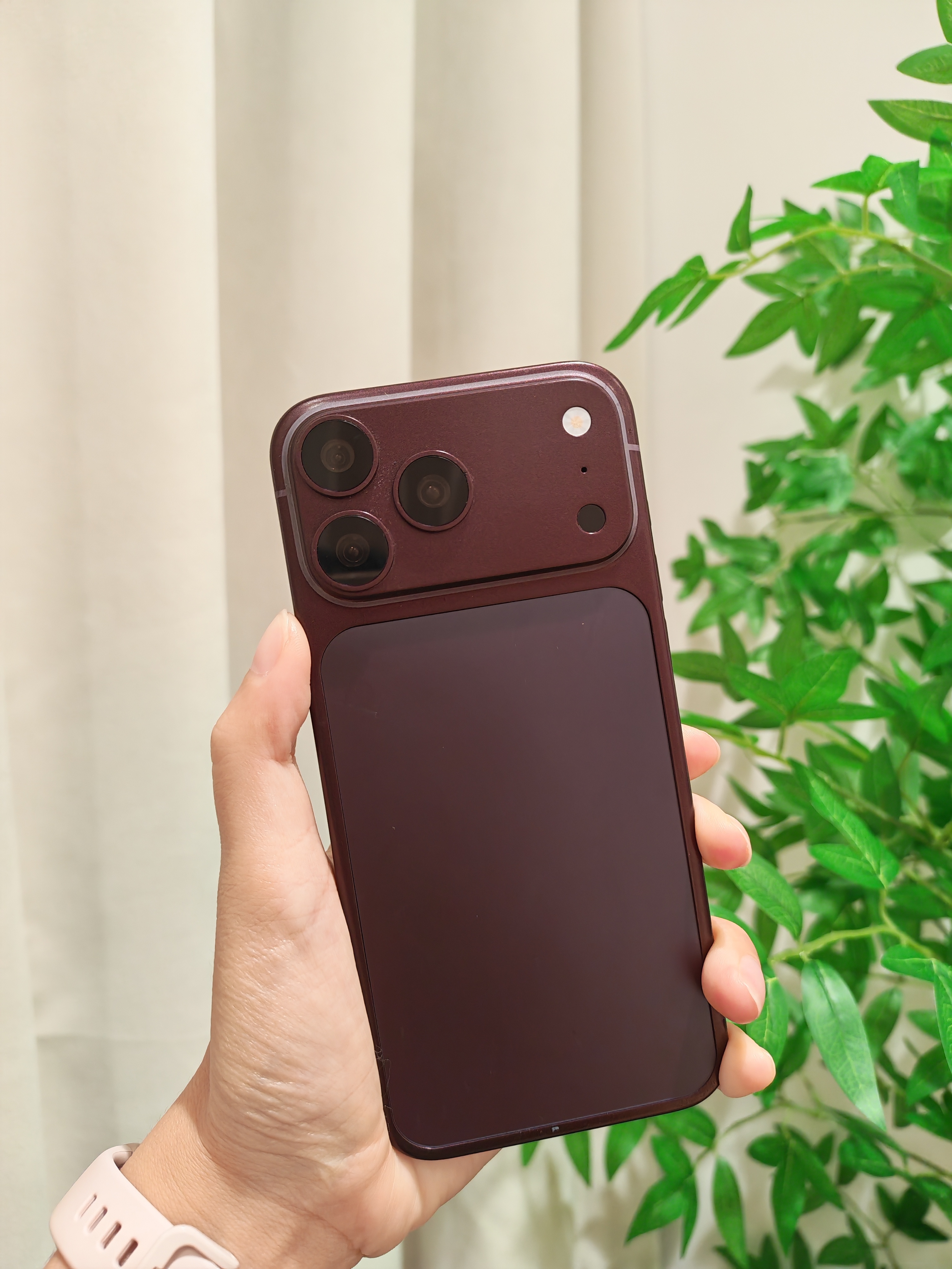 iPhone 18 Pro暗桃红上手是真的有点丑iPhoneiphone