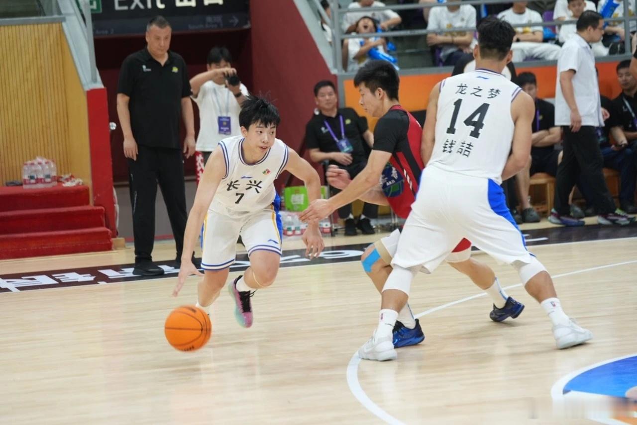 长兴男篮浙BA三战全胜浙BA湖州预选赛长兴斩获三连胜 昨晚的比赛反复回看，长兴全