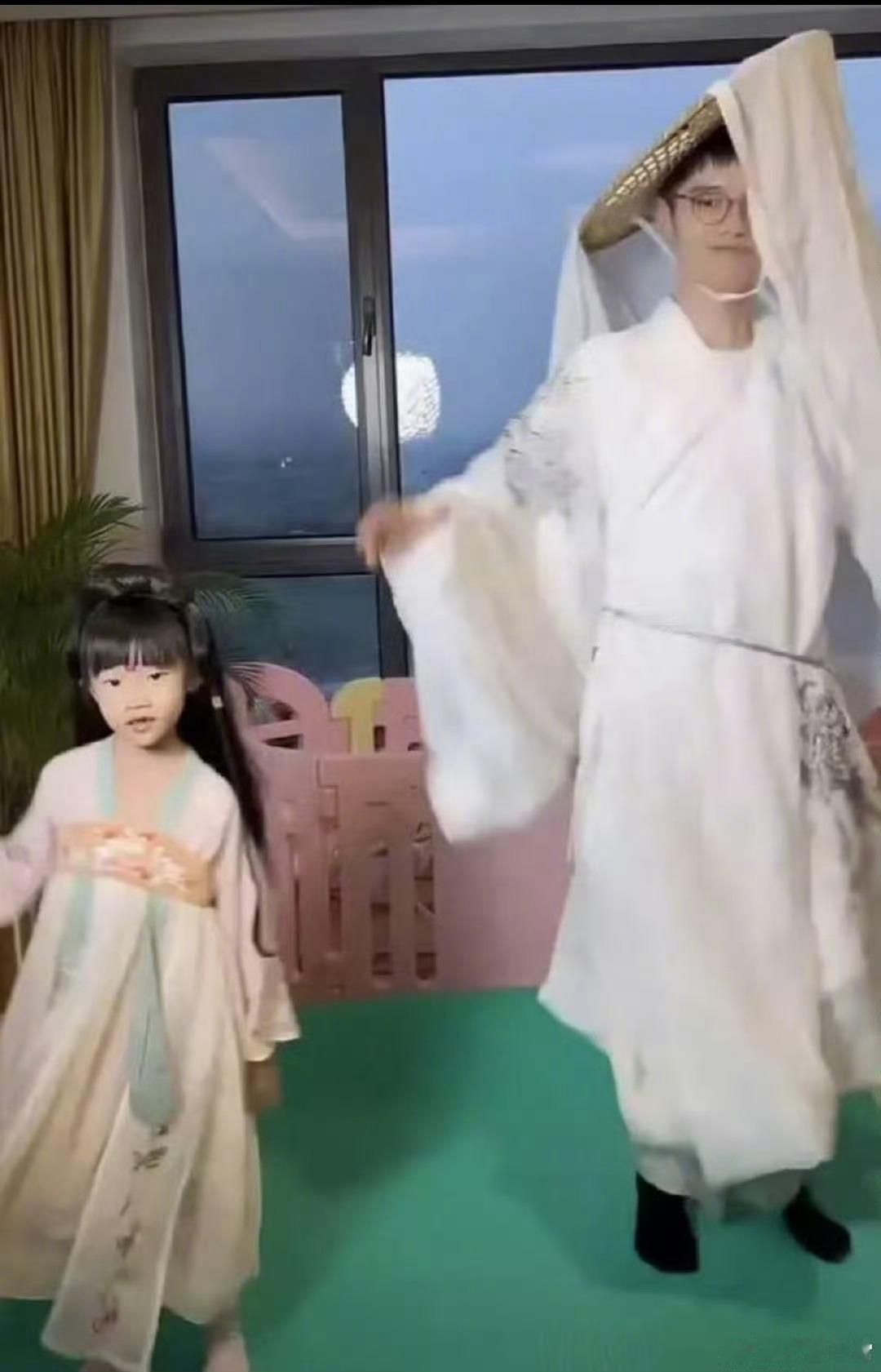 #麦琳承认自己有点道德绑架#麦琳在综艺节目《再见爱人》中公开承认自己有时会有些道