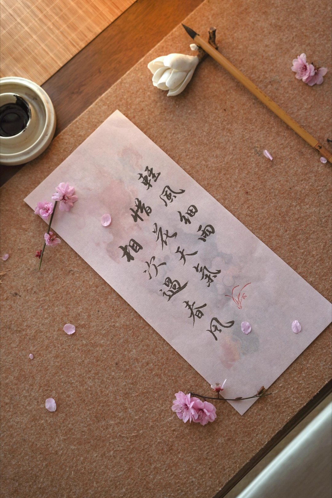 练字、独处，在时光的缝隙里寻一抹温柔“春风如醇酒，著物物不知” 春分悄然而至，一