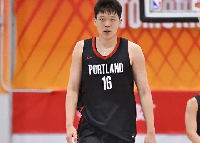 杨瀚森当前面临三条路！留在开拓者，基本没戏