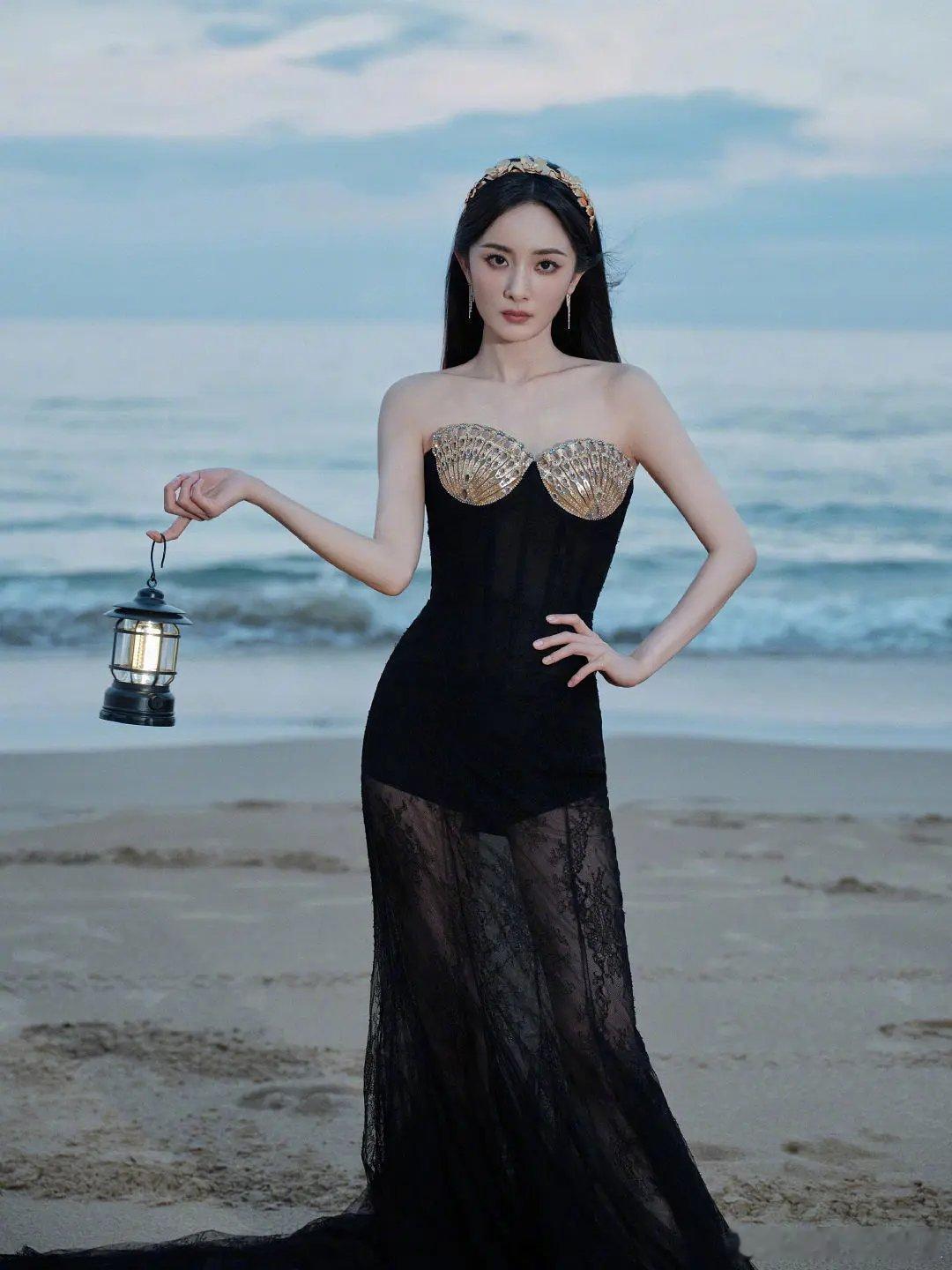 看到好多人说杨幂装少女，虽然她的年纪确实不小了，但是人家的身材和脸部状态就是比很