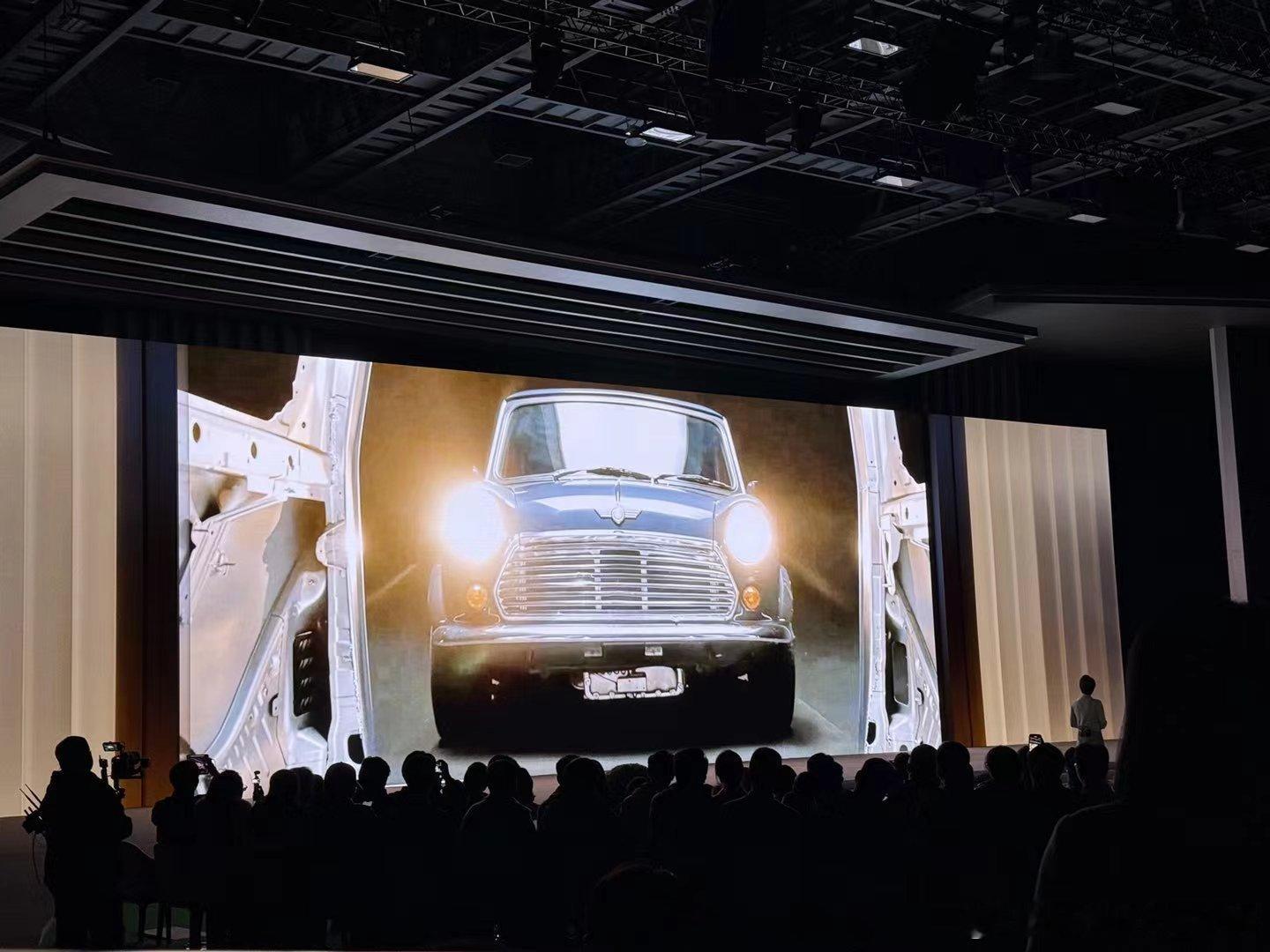 一台能装下一台车的MPV 。没错，他就是别克 至境世家