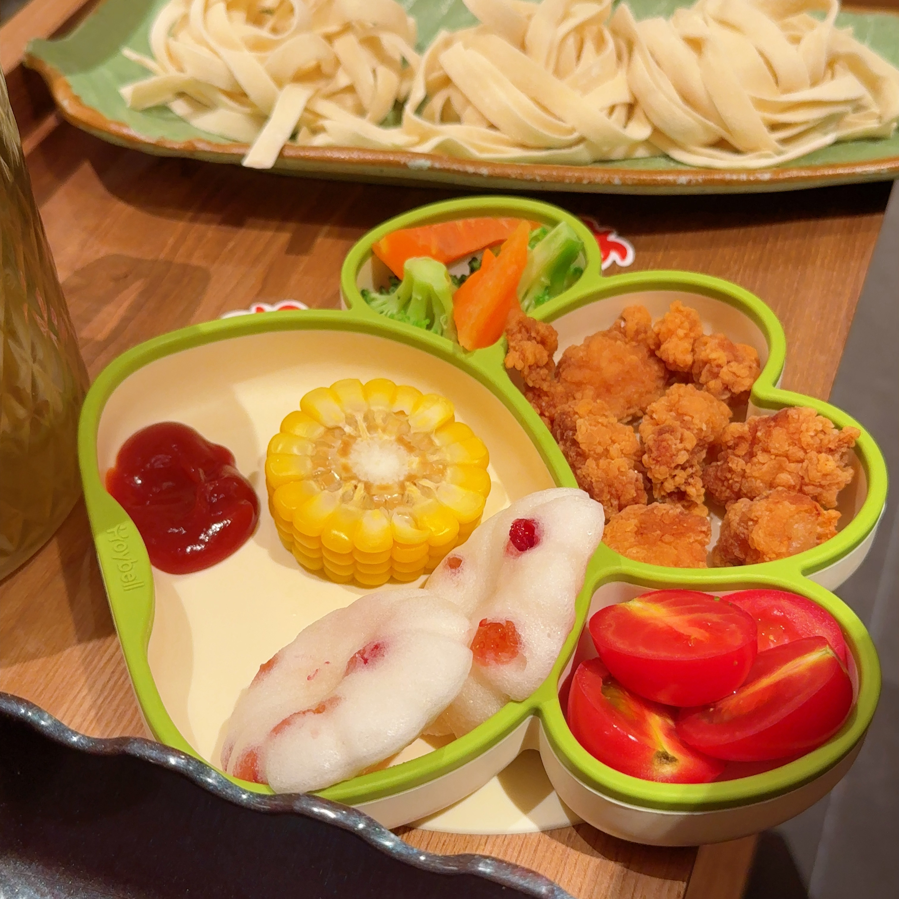 和白切黑来吃牛肉火锅，发现这家亲子套餐里有我很喜欢的炸鳕鱼条，其实我最喜欢的是海