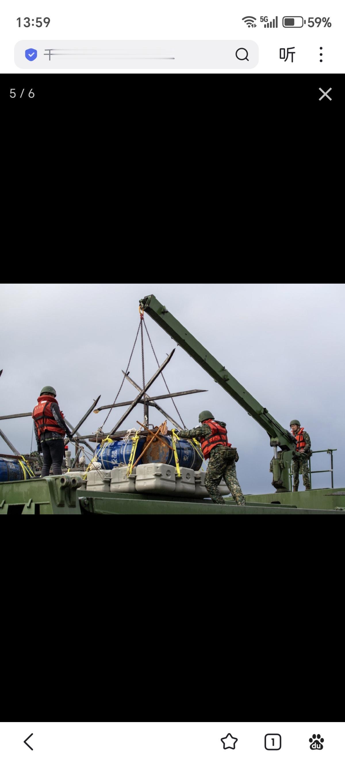 昨天，台军继续在淡水河口布置油桶，演练封锁河道火烧战船的科目……
