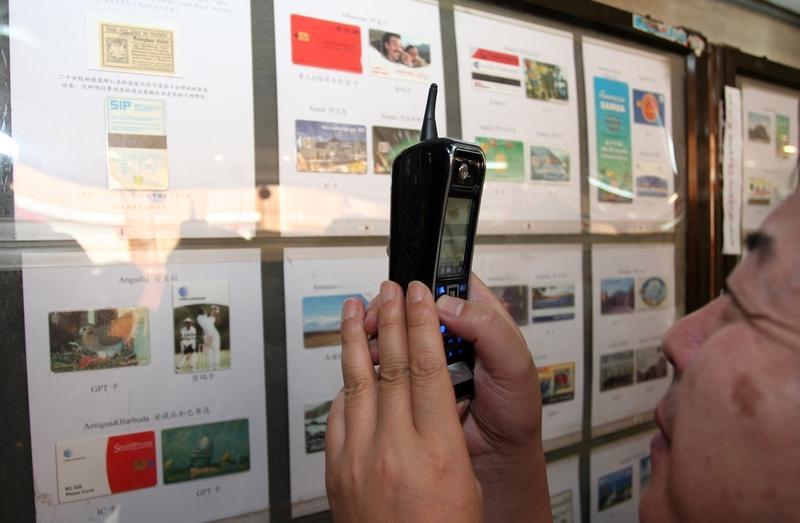 收藏 收藏几十年的电话卡，这经历就像坐过山车。2000年前后，电话亭兴起，电话卡