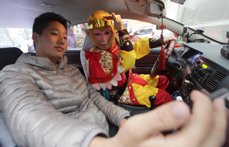网红离婚戏太多？猴哥何钰欣面馆散伙饭引争议：是体面告别还是流量剧本？

千万粉丝