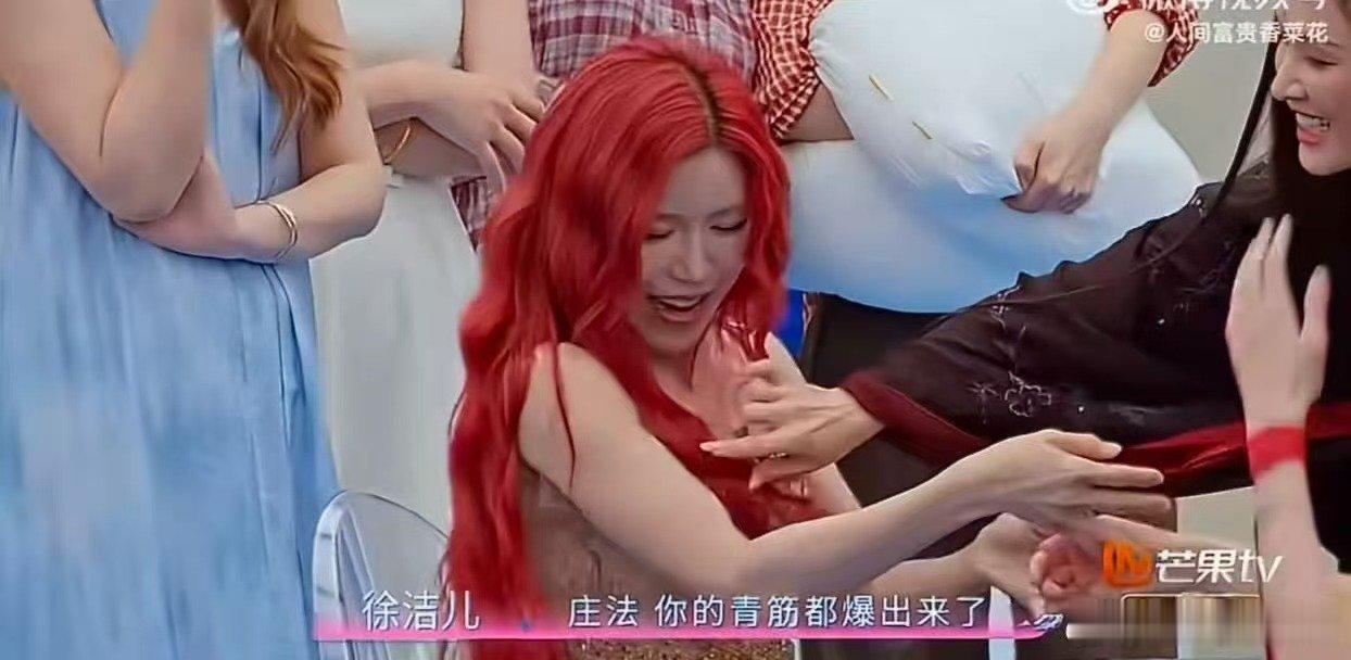 代斯庄法掰手腕谁说浪7没有群像庄法手臂一绷青筋暴起，感觉桌子都要被掀，代斯正面硬