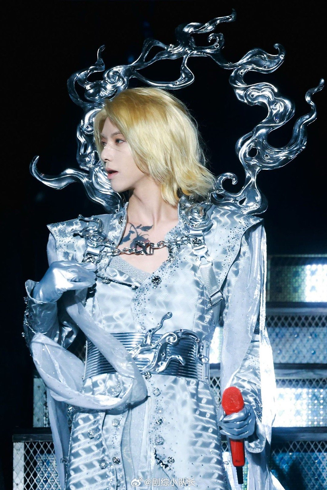 华晨宇演唱会连续12年票价未涨 物价涨了多少轮，他没跟着涨。十二年，从四面台到乐