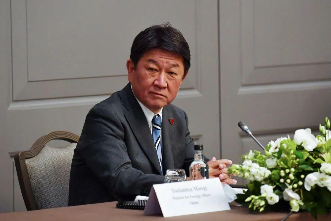 日本态度大转弯。
5月18日，​​日本外务大臣茂木敏充罕见公开喊话，重申中日 "