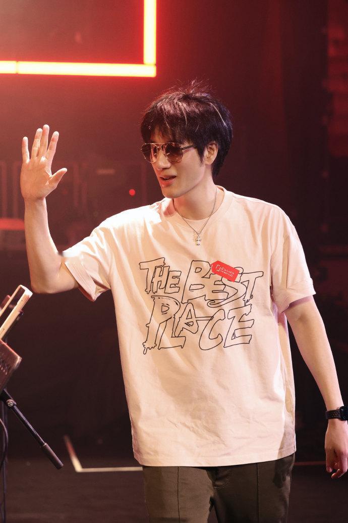 王力宏点歌也是从从容容游刃有余 王力宏这现场实力真的没话说！演唱会随机抽粉丝点歌