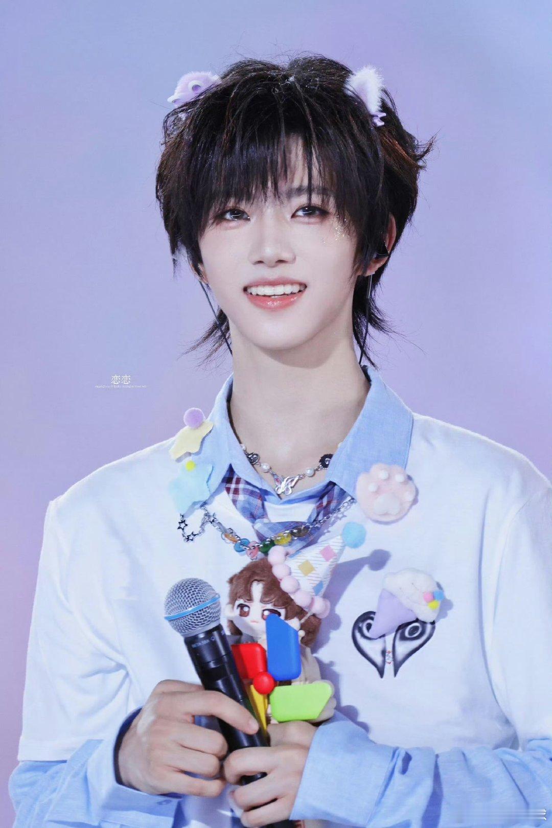 张函瑞生日痛楼张函瑞生日应援痛楼爱意跨城送达！从上海到成都，从杭州到武汉，二十余