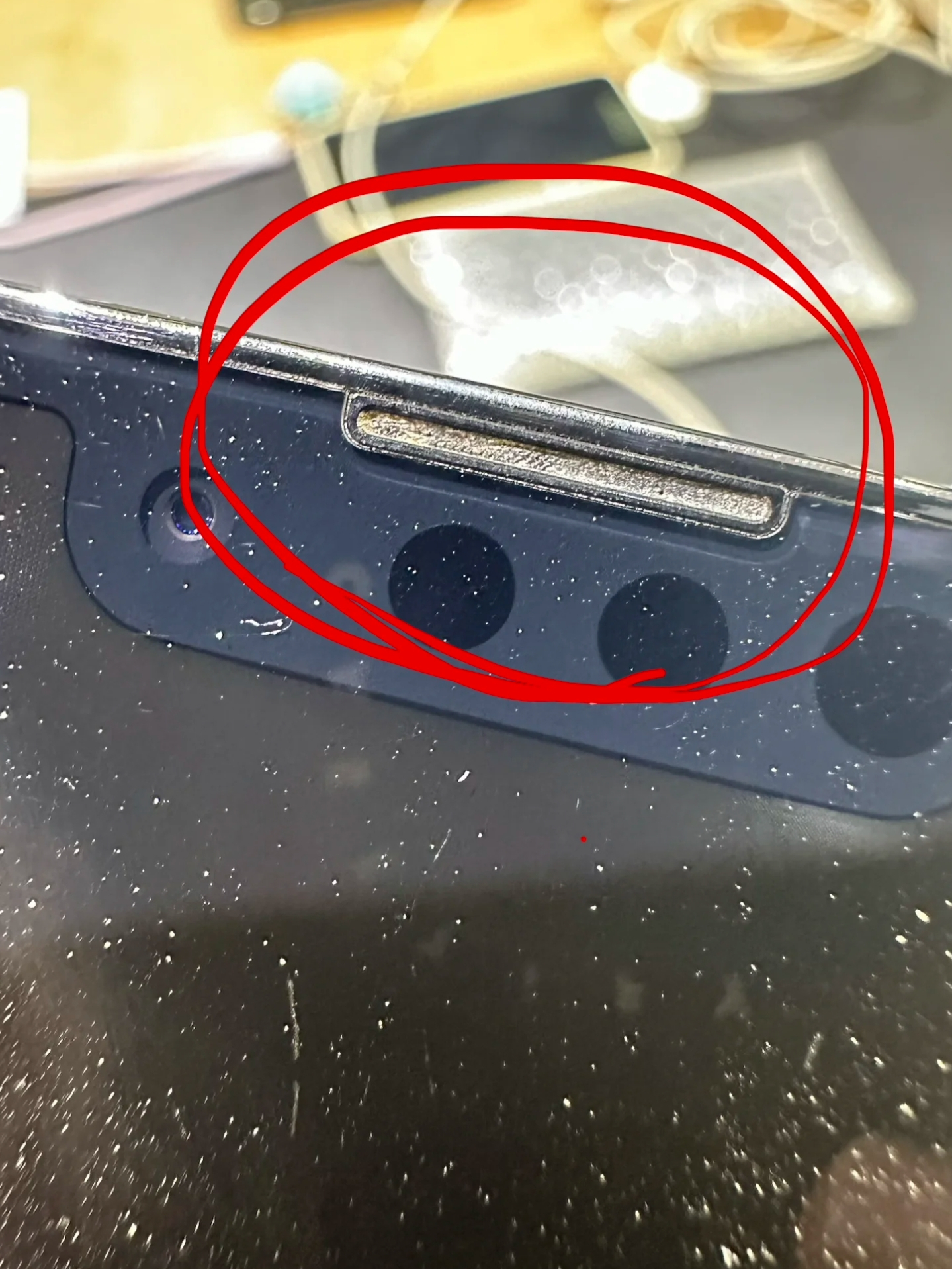 这就是你的手机使用半年后，音质音量变差的主要原因。 