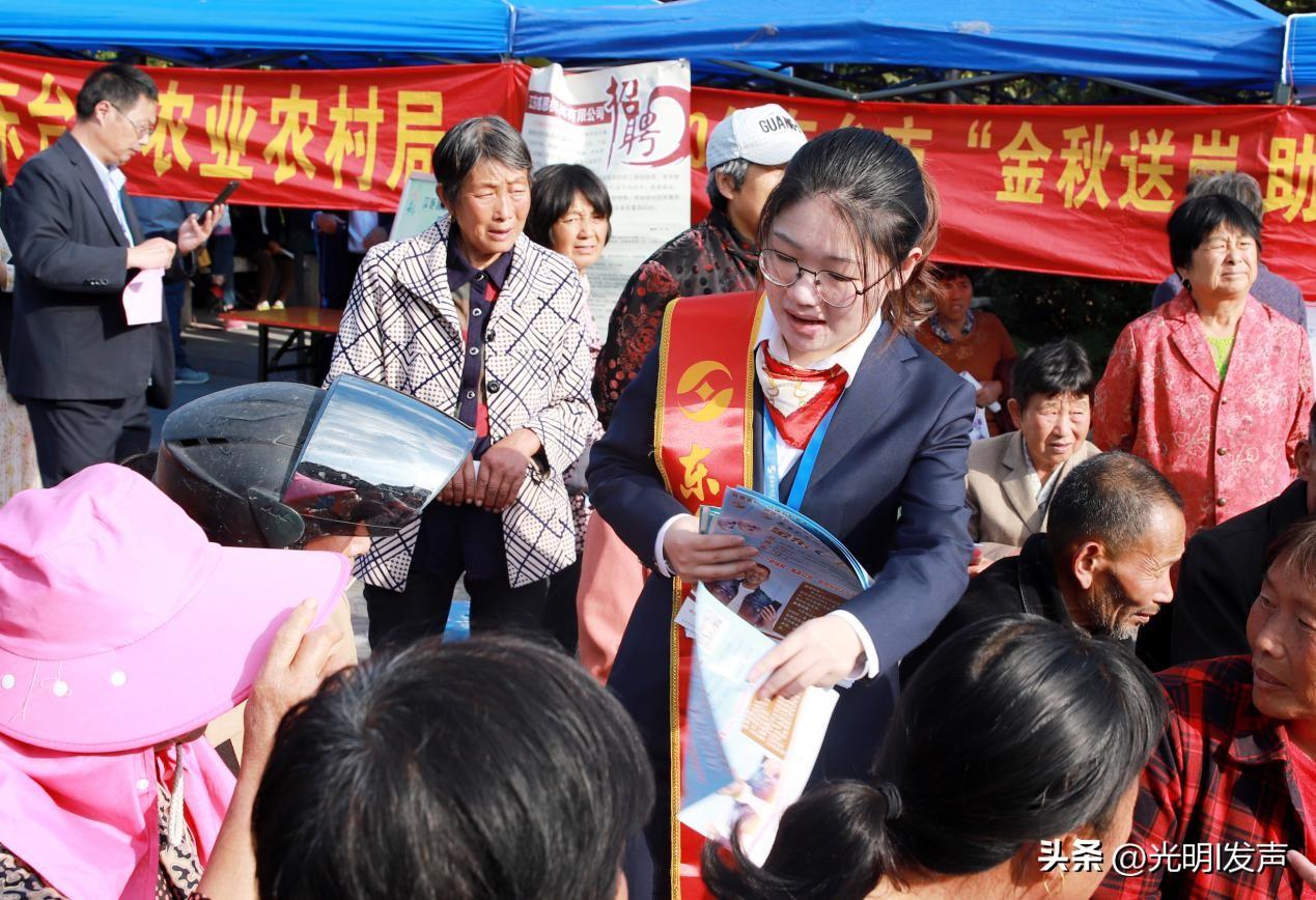 从“三下乡”到“六下乡”
——新时代乡村振兴实践升级
 
提到三下乡，相信大家都