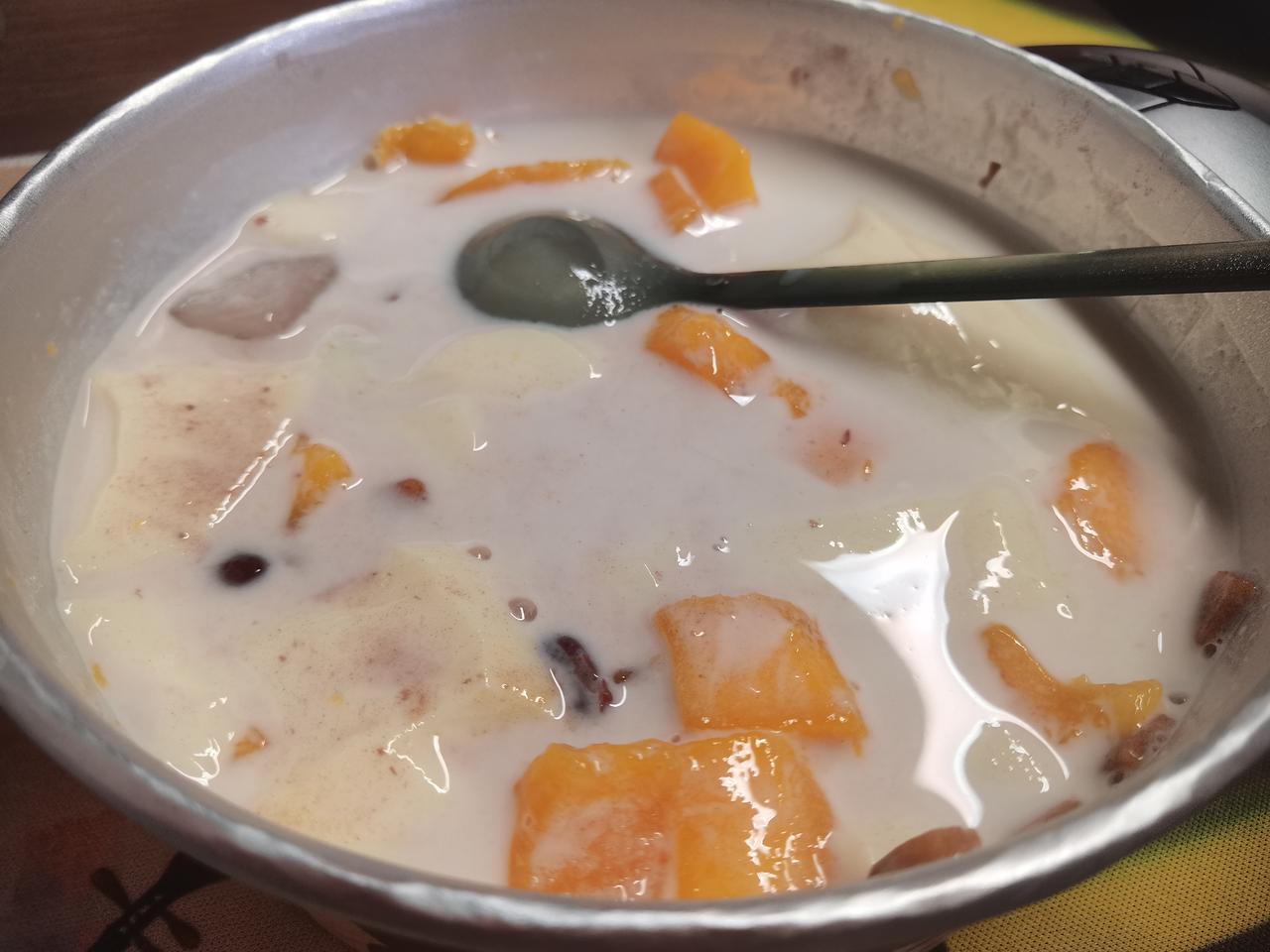 咱就说，这大冬天来上班，总要有给自己犒赏一下

今日份下午茶：豆花，甜豆花一份