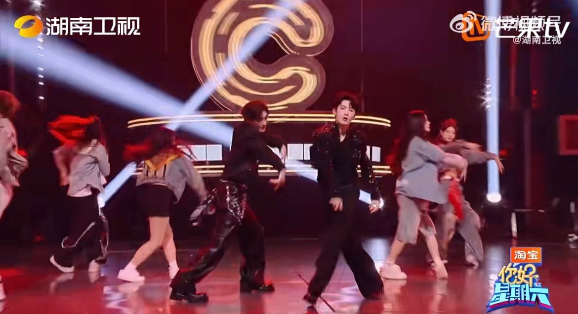 舞台王者双双上线！每一个扭胯、每一次wave都精准戳中爽点，默契值拉满，舞蹈权威