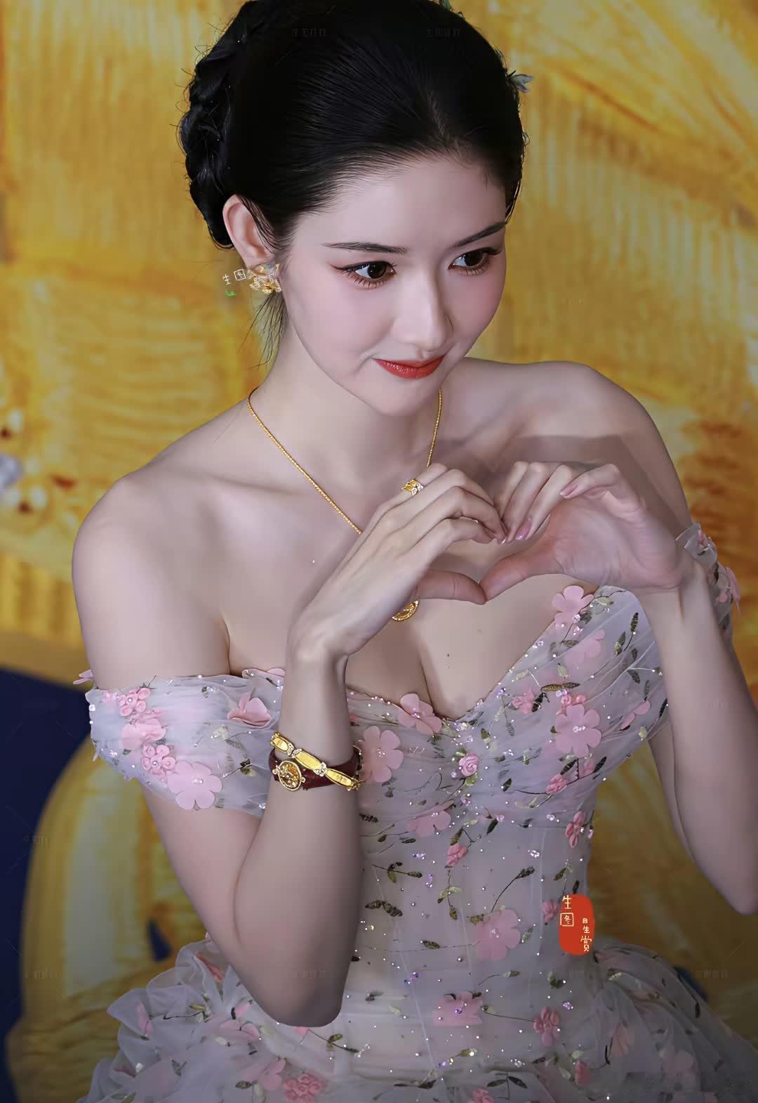 王玉雯这个造型是参考了刘亦菲吗？ ​​​