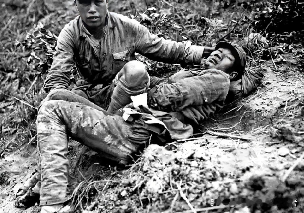 1941年，战士毕铁华被捕，敌人对他严刑拷打，全身被烙铁烙烂了，敌人以为他死了，