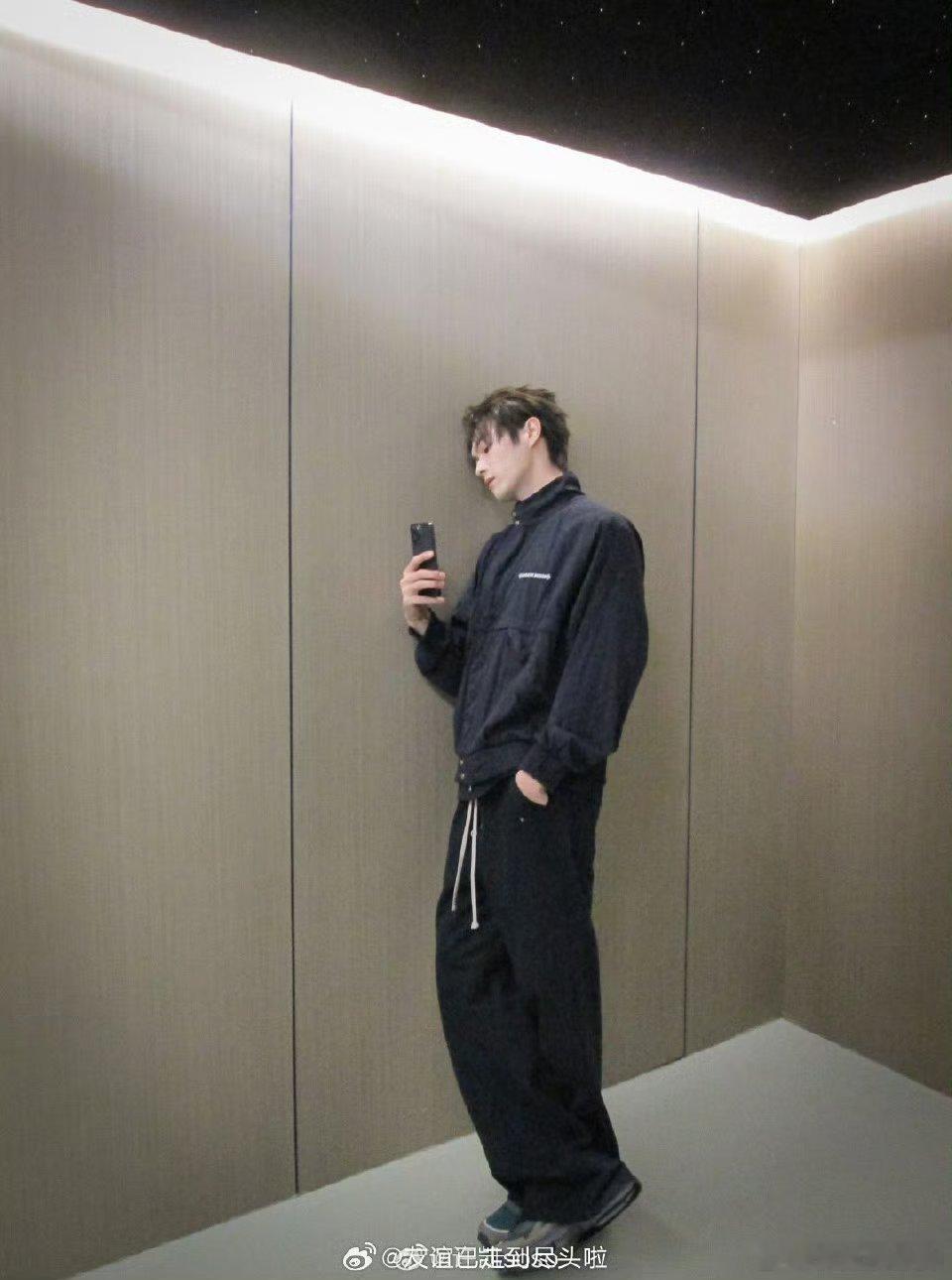 许凯这是去哪修自拍课了此男好手段一直在勾引人 