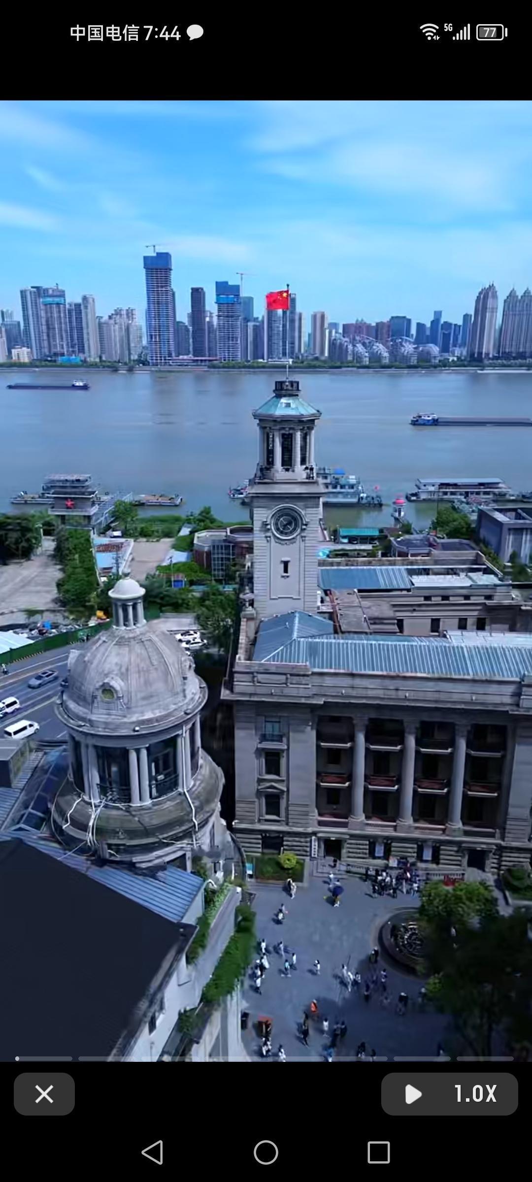 七旬翁，那是岁月沉淀的象征。小区里就有位七旬翁，每天清晨都精神抖擞地打太极。他一