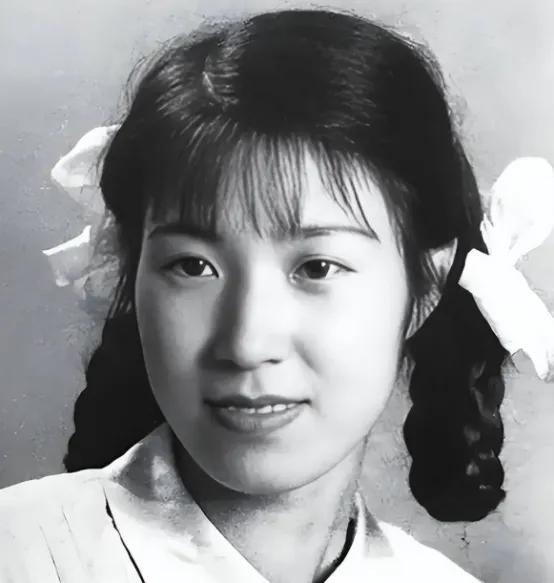 1956年，李玉琴到看守所探望溥仪，管理员考虑到两人14年没同房，破例让她留宿一