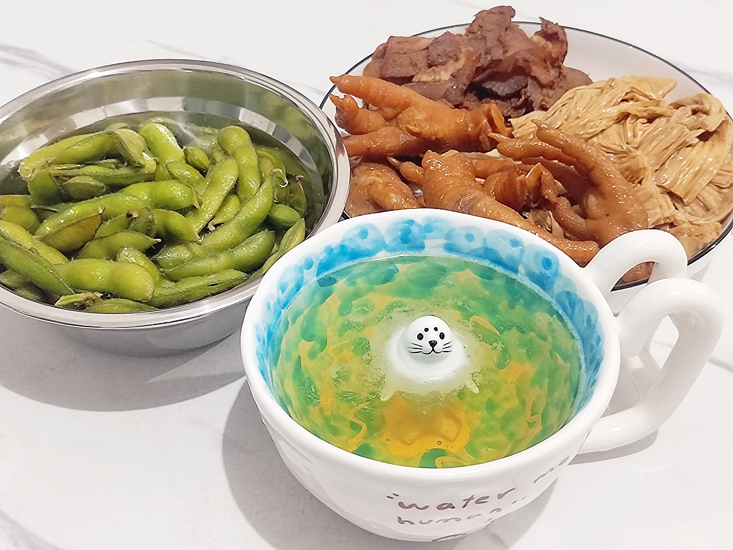 工作压力有点大呀小酌一杯 