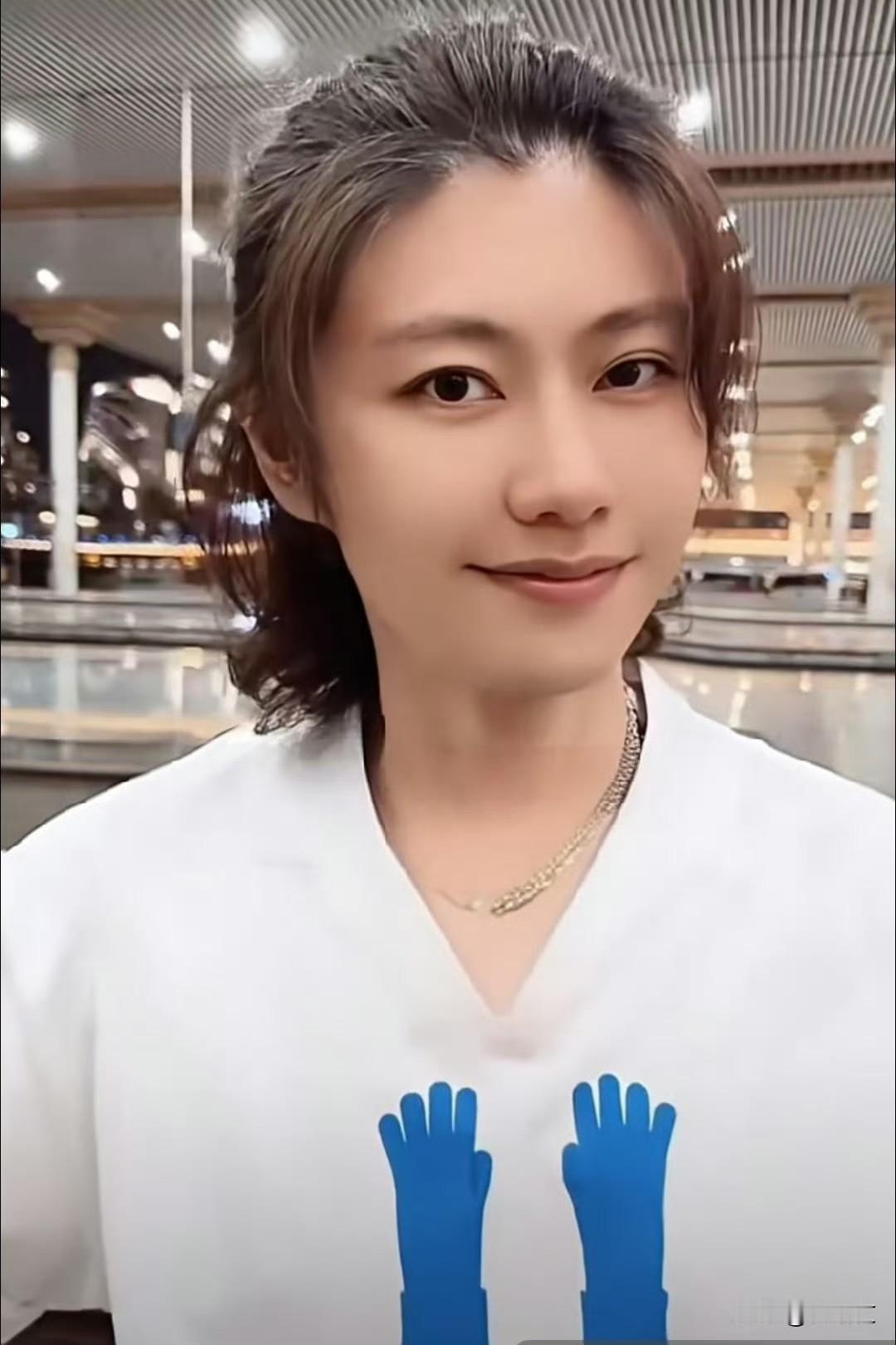 谁能想到“李二牛”赵荀现在这么帅？以前土得掉渣，现在直接变美男！
 
咱先回忆下