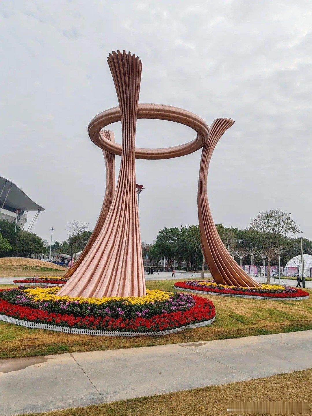 开门红包发得爽！三大股指都是齐齐上涨，电气设备和贵金属、化工涨势喜人。贵金属和化