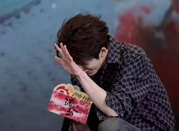 奇奇怪怪的技能又增加了，这样，这样就不会漏出褶子了，有点聪明啊 