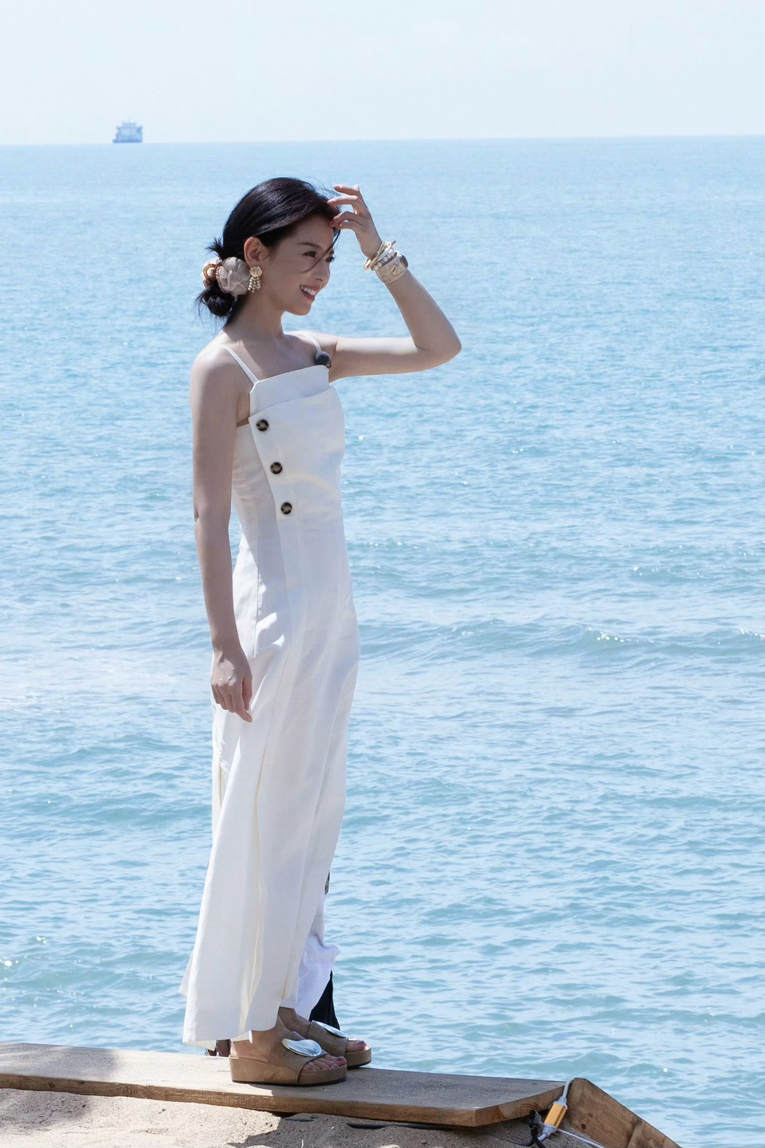 刘涛一组秋冬穿搭，草帽+白色长裙，优雅浪漫上线。刘涛