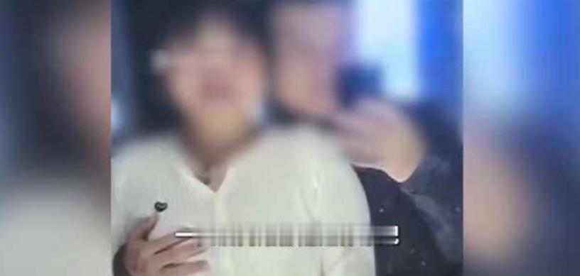 怀孕四个月的妻子万万没想到自己的老公竟然背着她和多名女性有染，打开电脑查看到丈夫