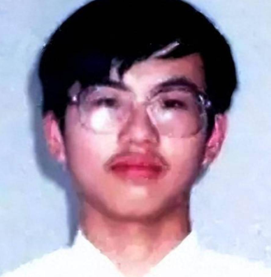 2000 年，山东高考状元离奇失踪，副局父亲苦寻 26 年，如今怎样了？

说出