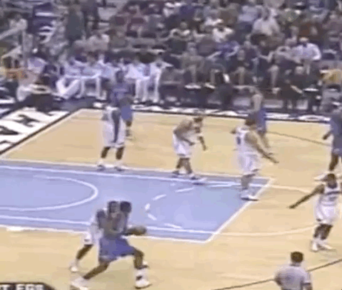 晃倒对手暴力砸框！年轻时候的杜兰特速度真是太快了，启动这一下完全不输后卫球员，真