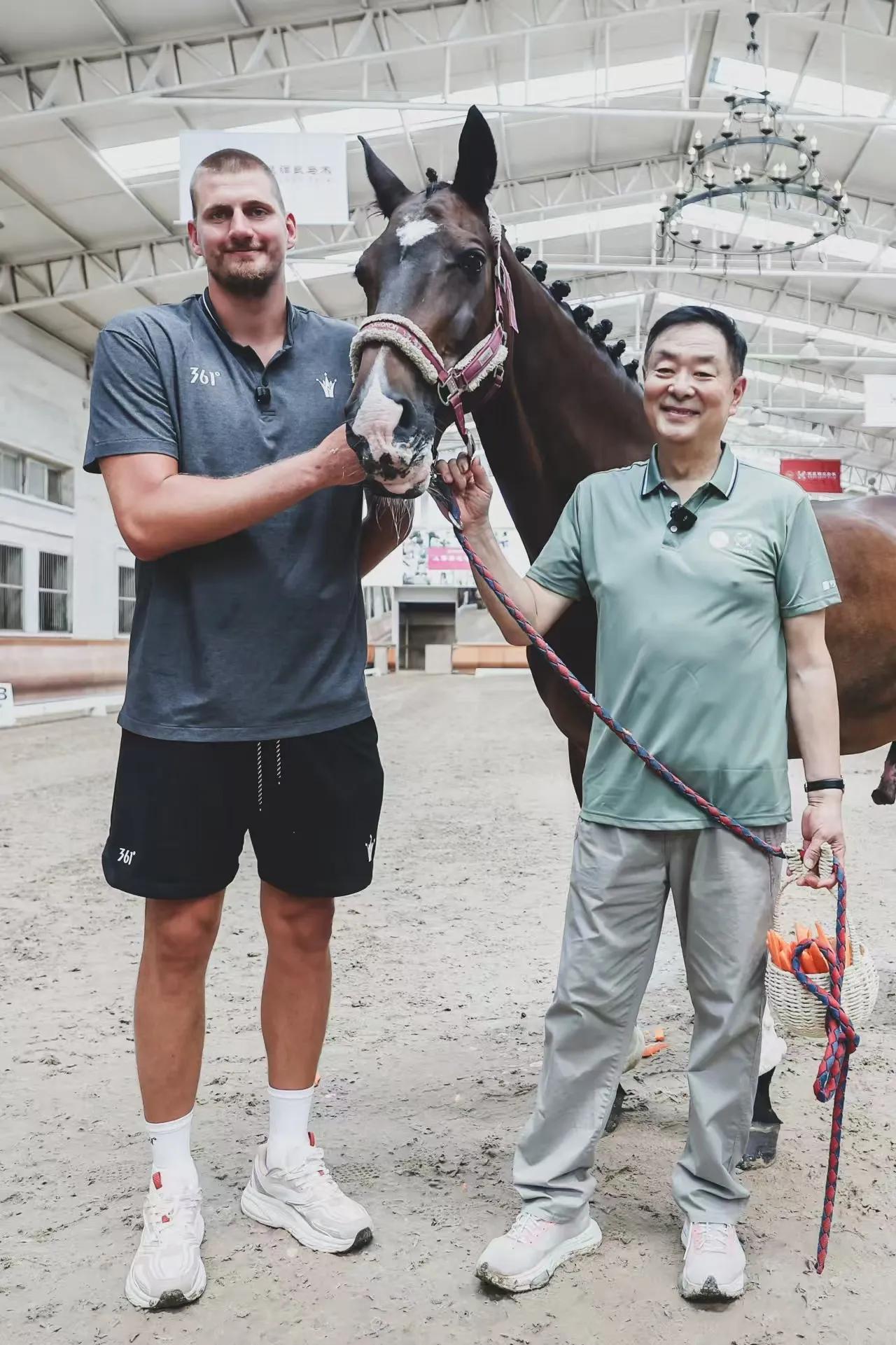 没想到濮存昕老师竟然是演艺圈隐藏的大佬！
NBA巨星约基奇这次中国行特意去探访了