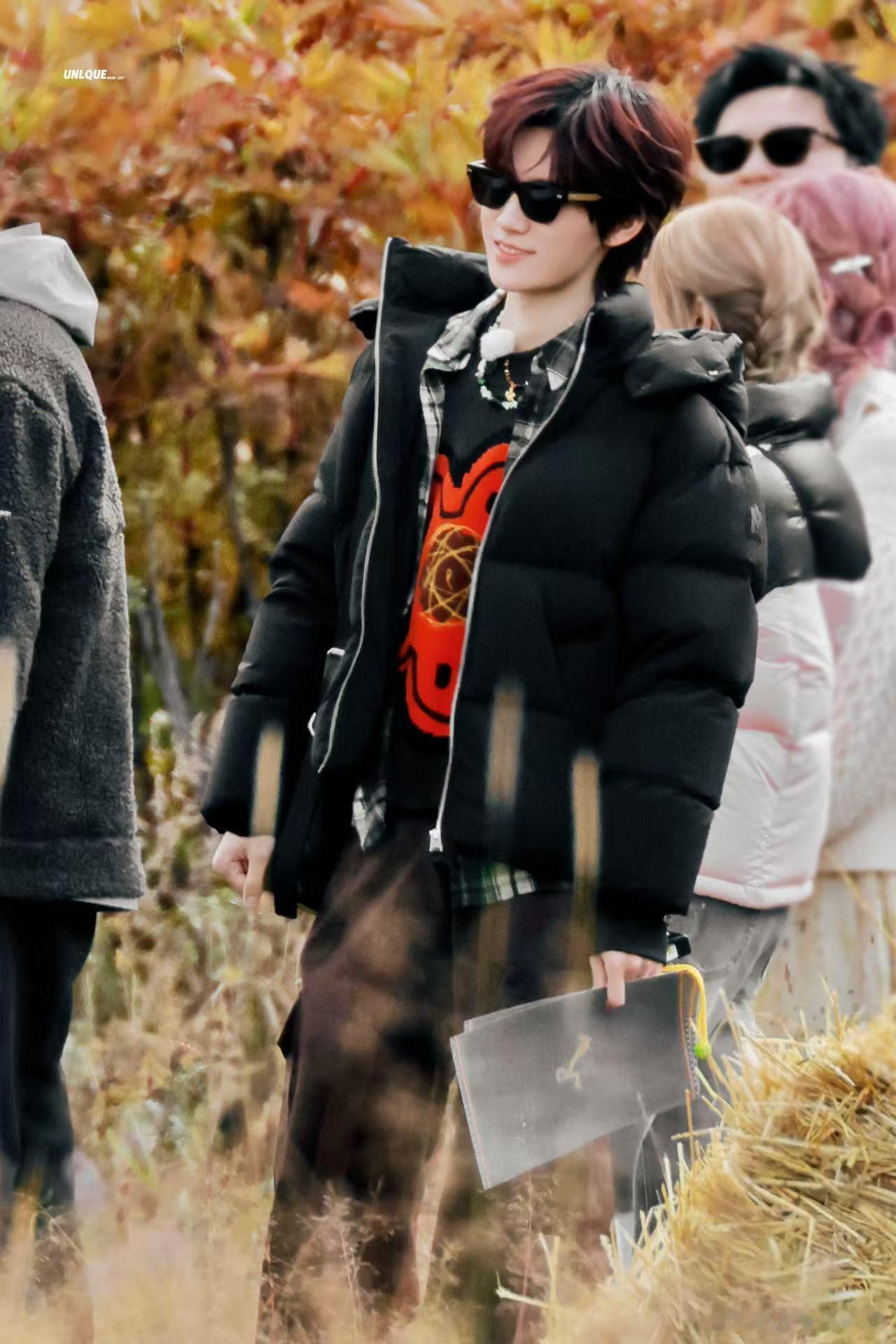 张真源来西藏目标每天睡好觉 张真源第一次来到西藏，他的目标简单而温馨——每天睡好