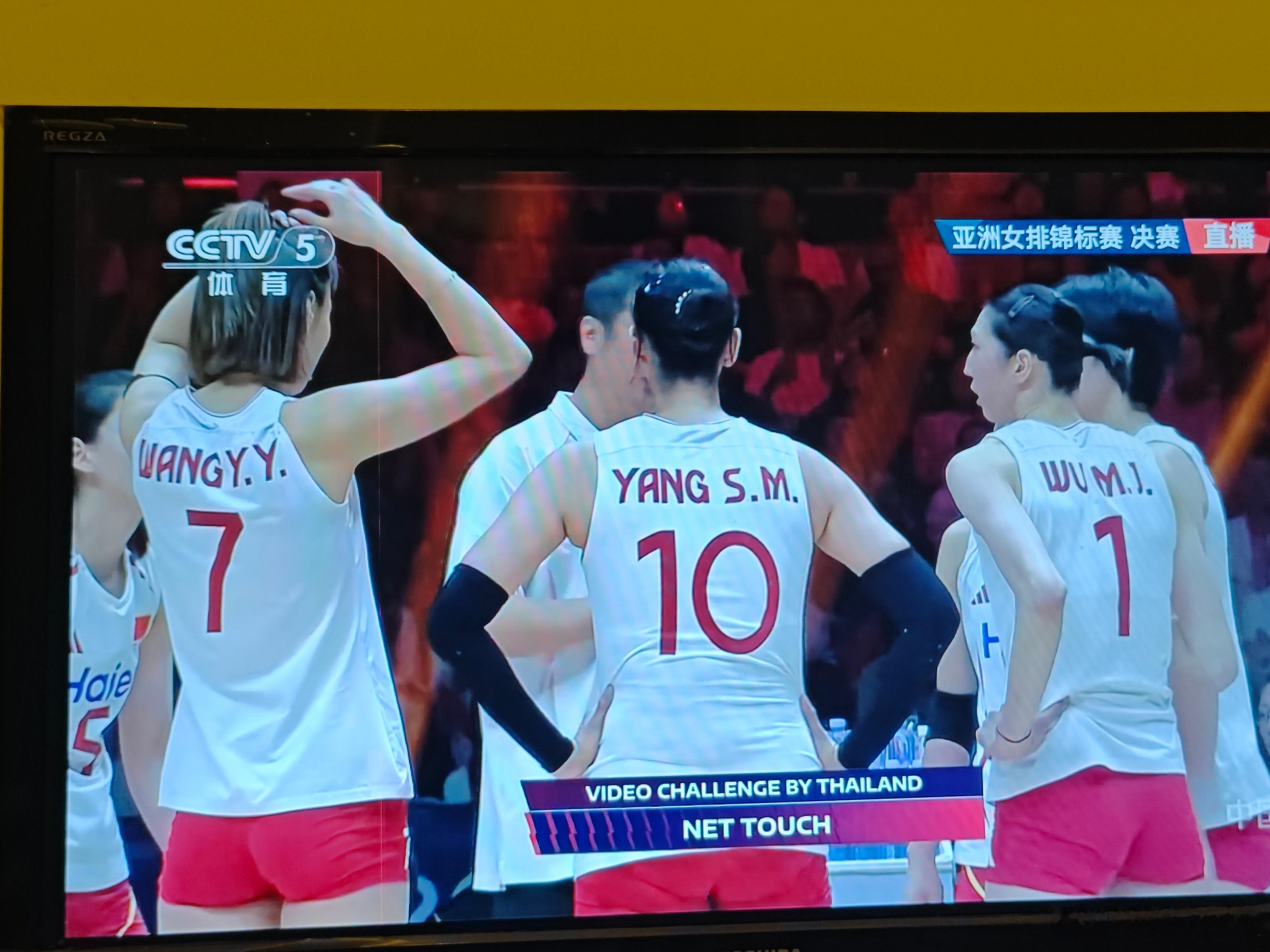 中国女排2比3泰国女排没啥比赛可看，连亚锦赛都看，知道中国女排现在水平有限状态一