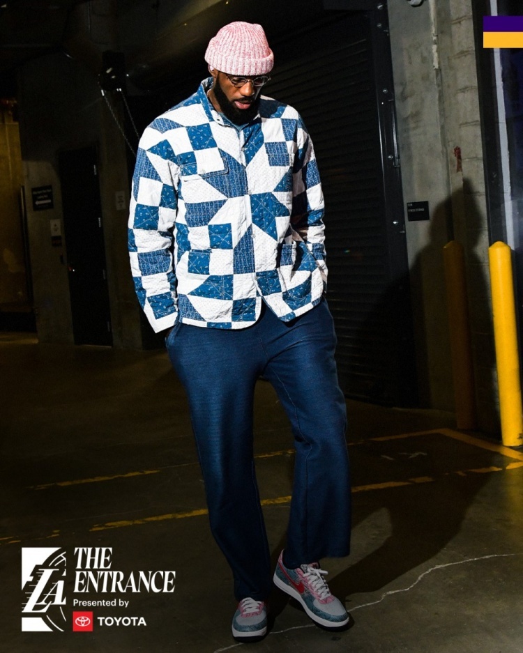 最近富保罗在自己的播客上，说湖人可以用里弗斯去换3J。对此，老詹说里弗斯知道我是