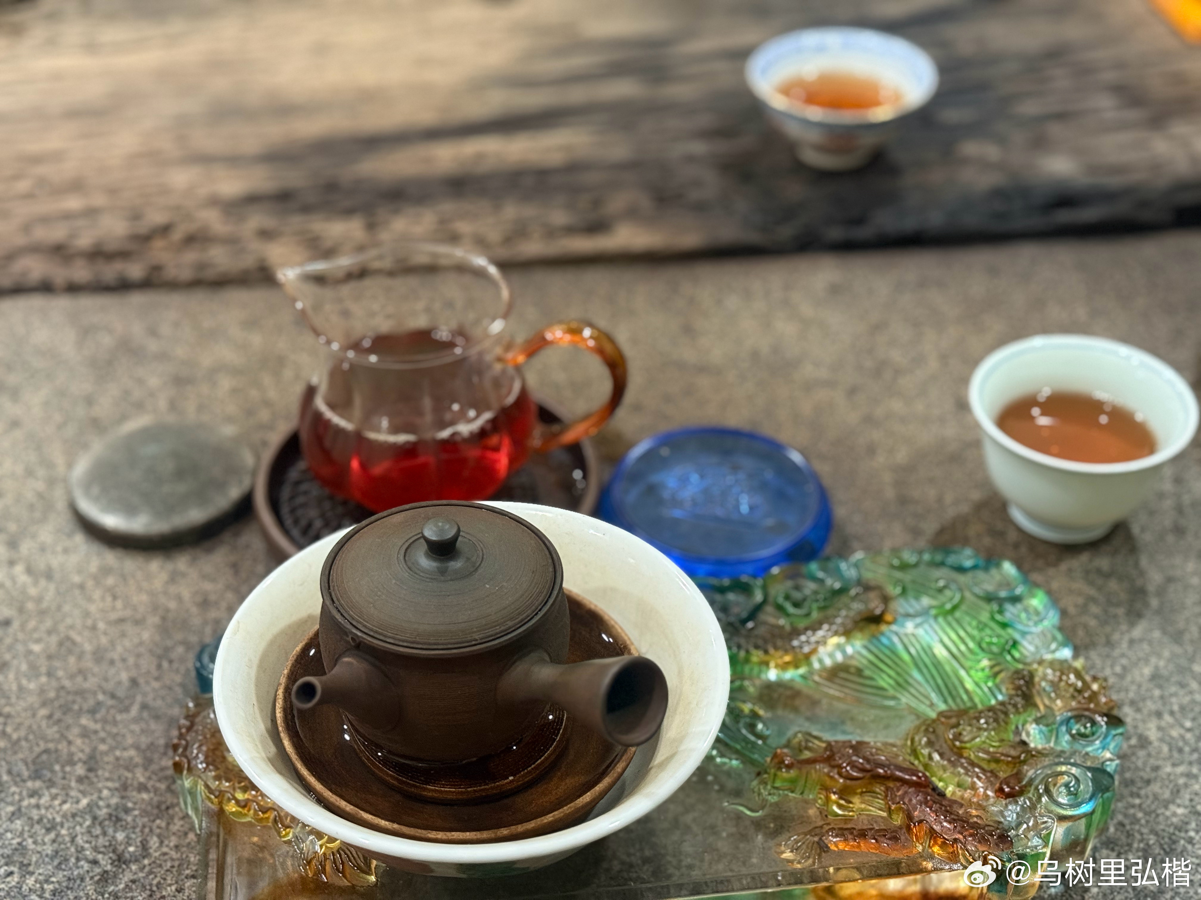 独处品茶，便是人生最好的改运之道， 世人总在苦苦寻觅转运的法门，执着于外物以求境