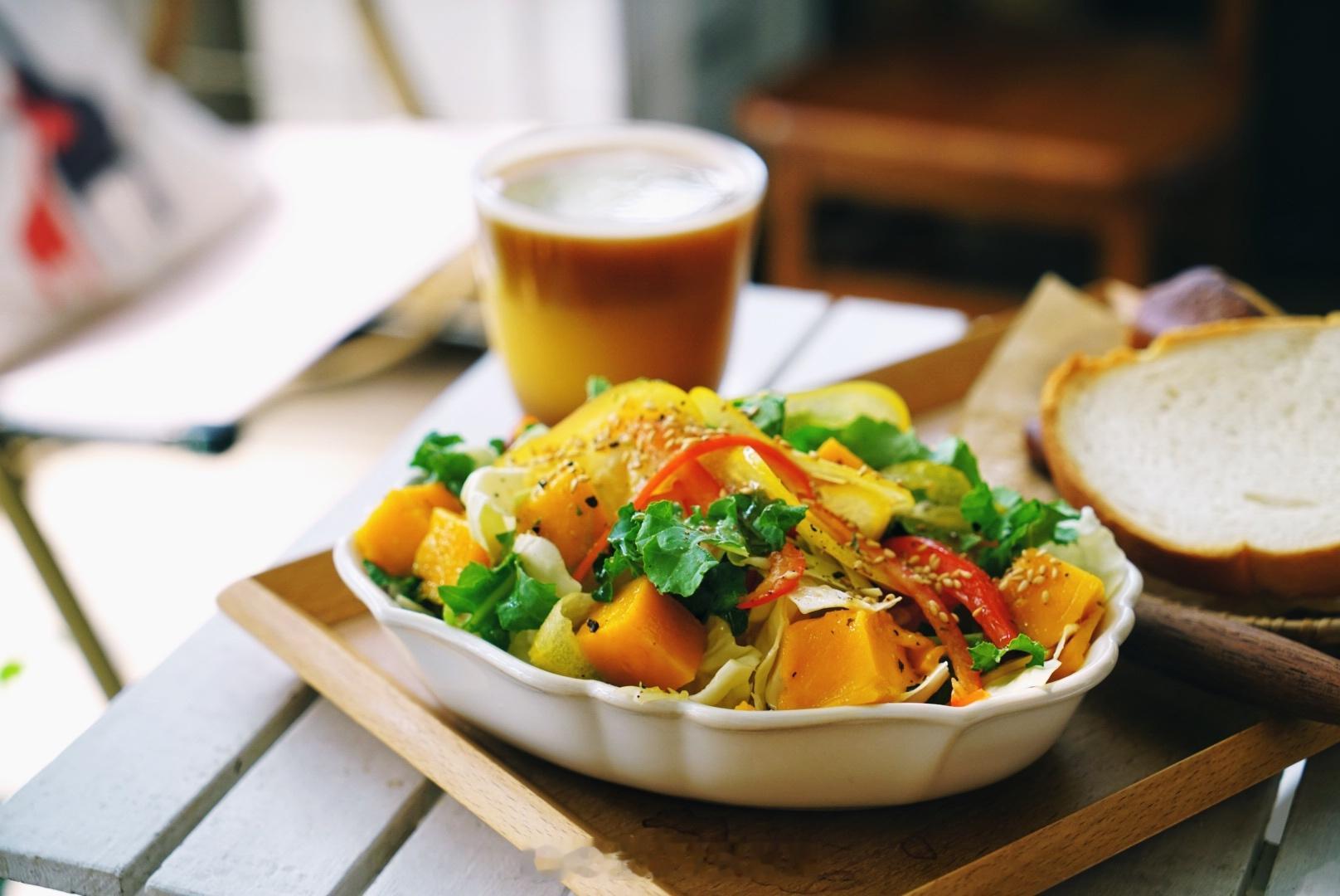 芒果蔬菜沙拉豆乳梦之力吐司橙汁美式☕️#乐趣厨房食谱##brunch早午餐[超话