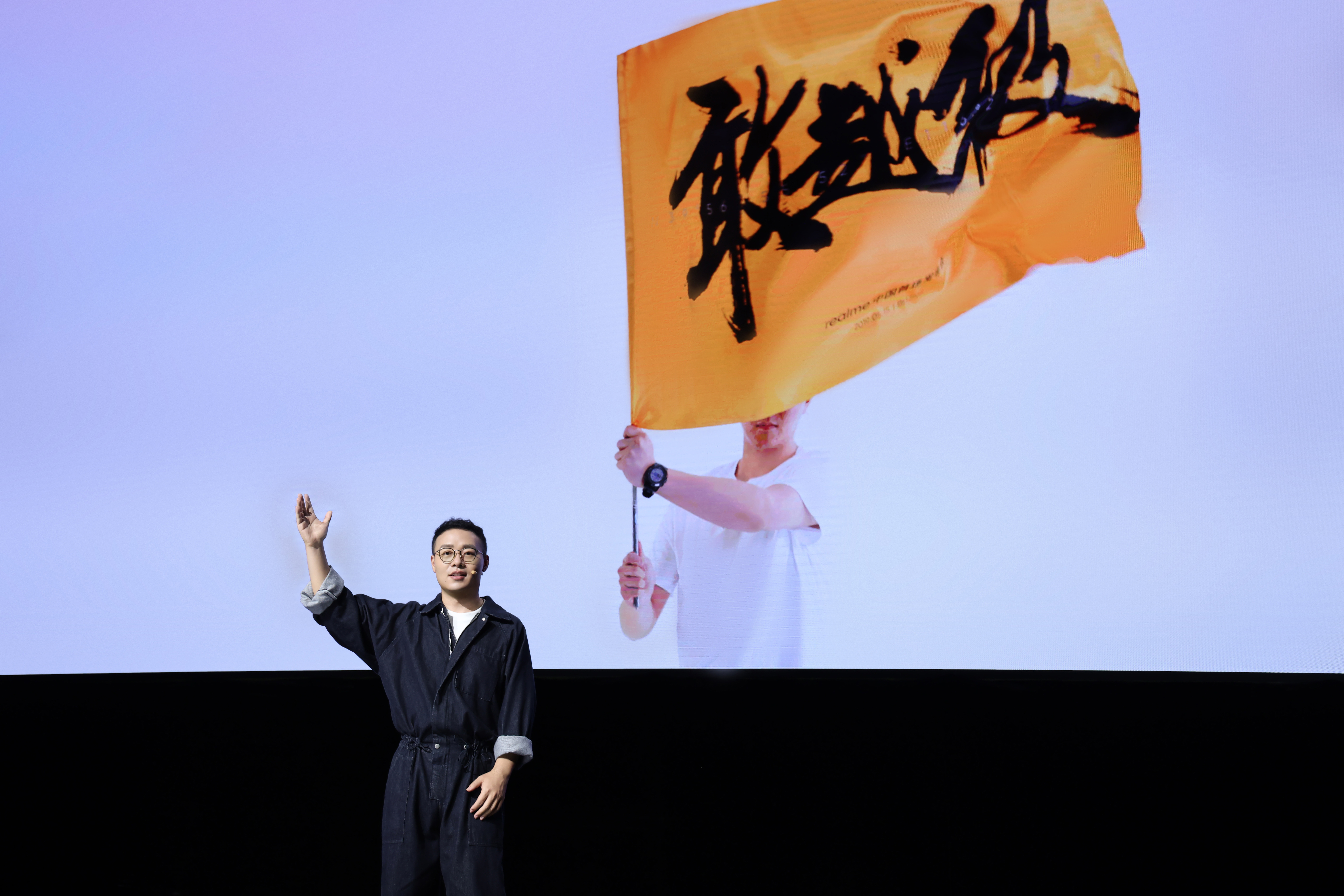 真我Neo7 Turbo发布会来了，全新透明新生设计，很有看点，等一个徐起广场！