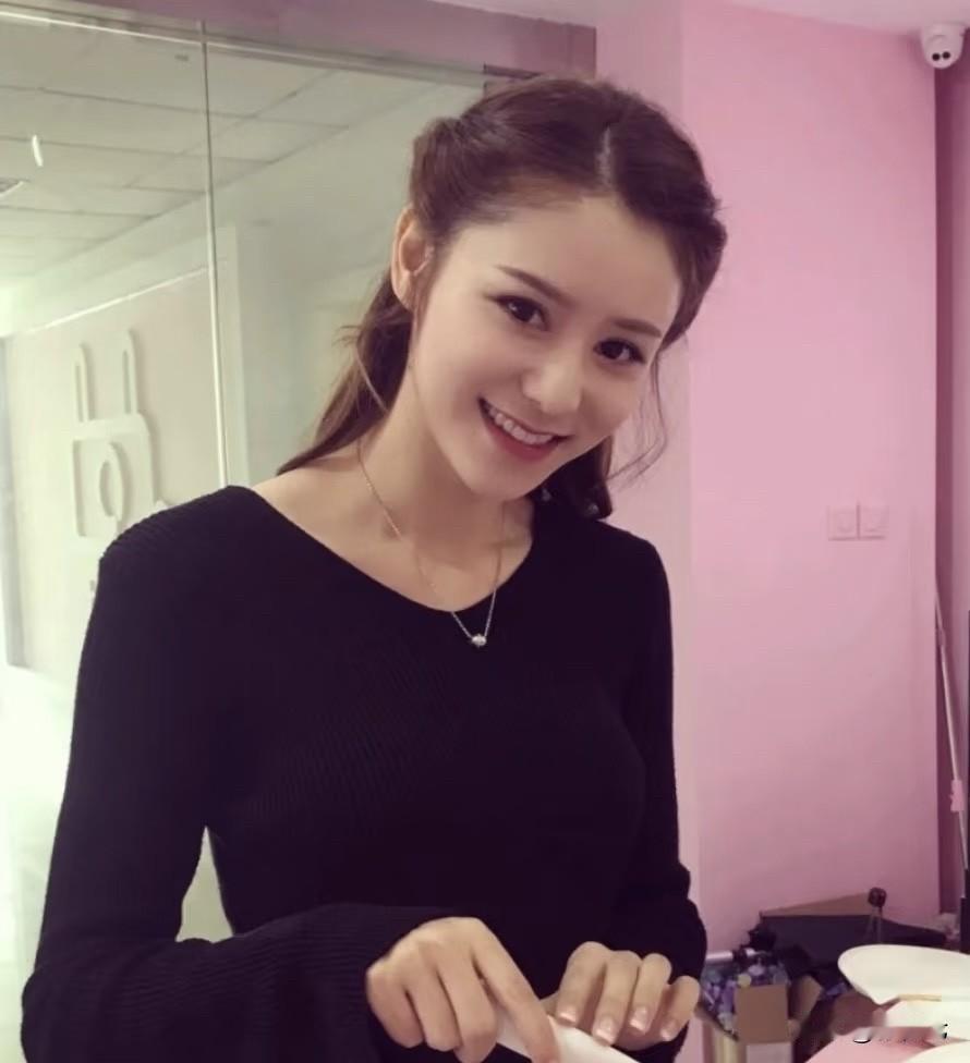 张馨月疯狂模仿林峰前任吴千语：妻子对丈夫前任的执念有多深⁉️
妻子都会在意老公的