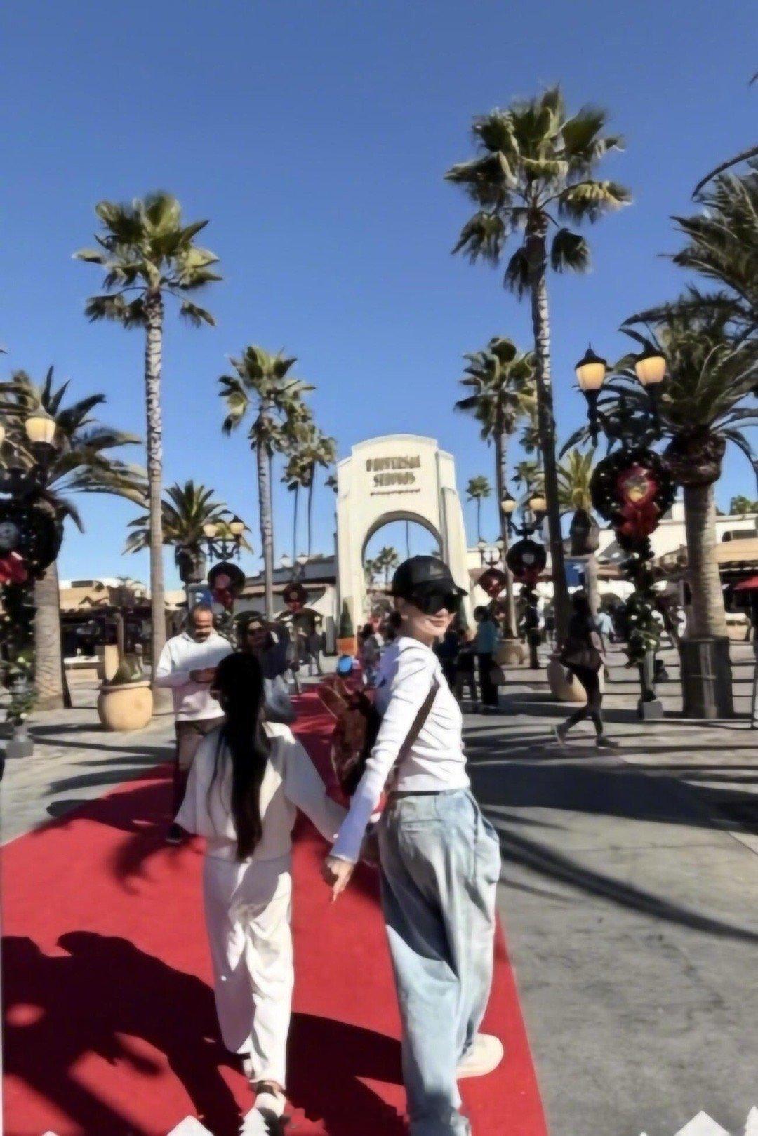 戚薇李承铉原来是长期主义父母 戚薇李承铉把“长期主义”变成了家风。从一件穿7年的