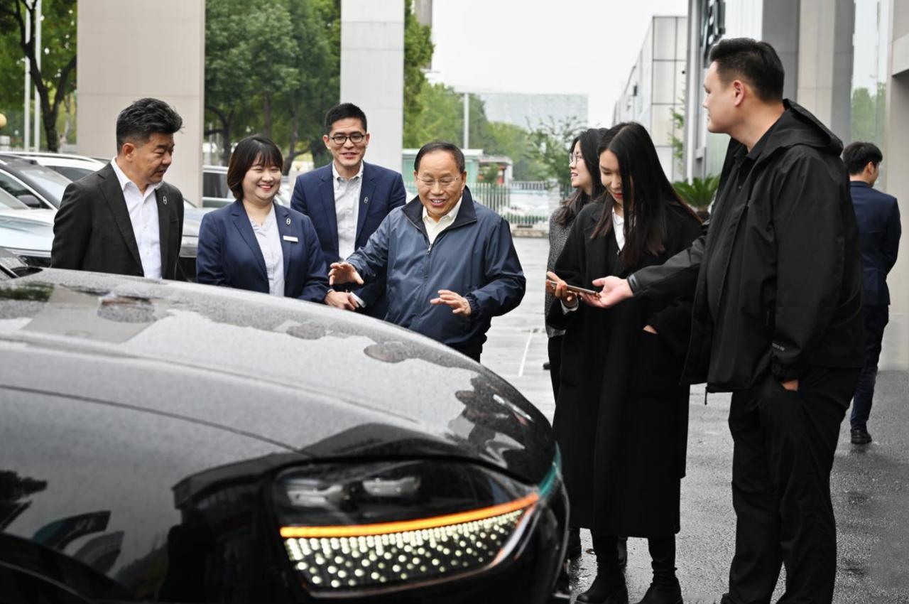 10月25日，问界“与用户共话新豪华”活动在湖北十堰举行。赛力斯集团董事长（创始