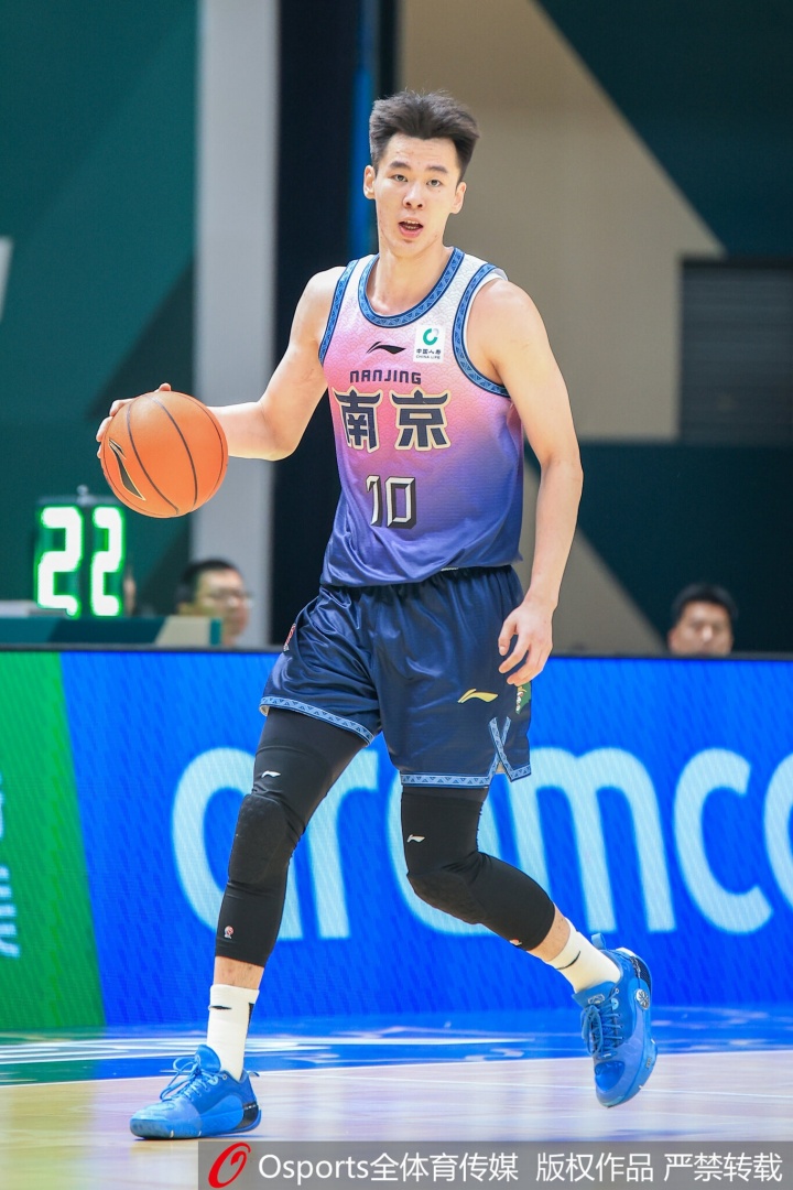 正负值-30最低！郭昊文13中5拿18分4助 罚球7中7