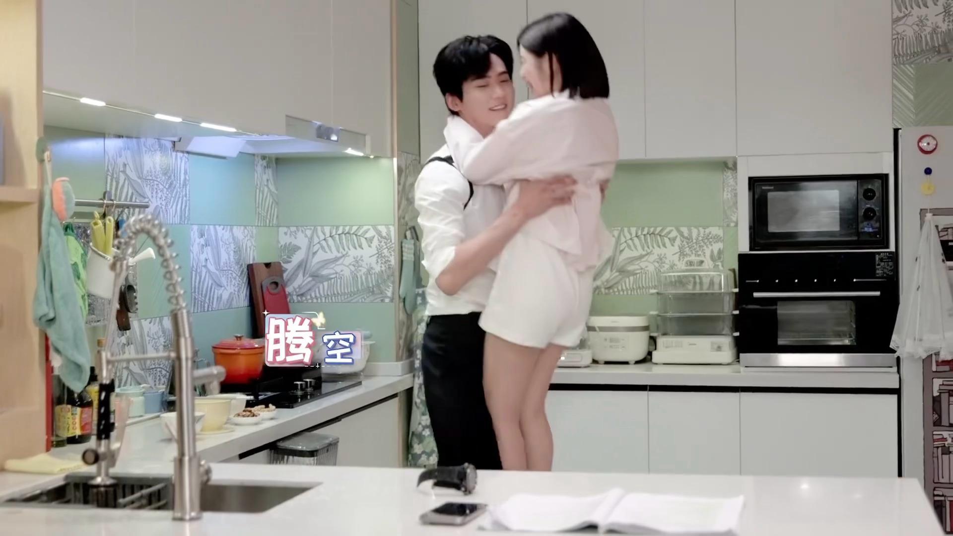 周柯宇绝对力量的两个抱抱